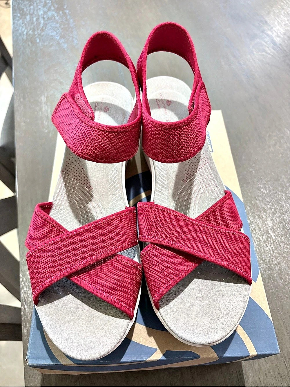 Clarks CloudSteppers Cross Strap Sandals in Red US 11 M Like new